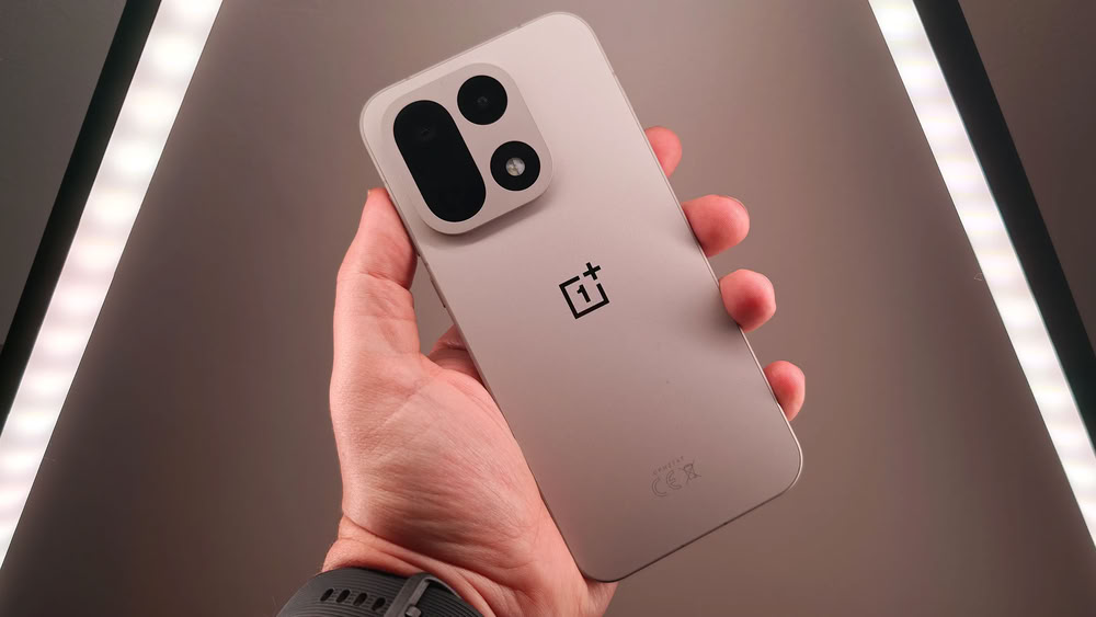 OnePlus 15: новий смартфон OnePlus, який задає тон флагманам